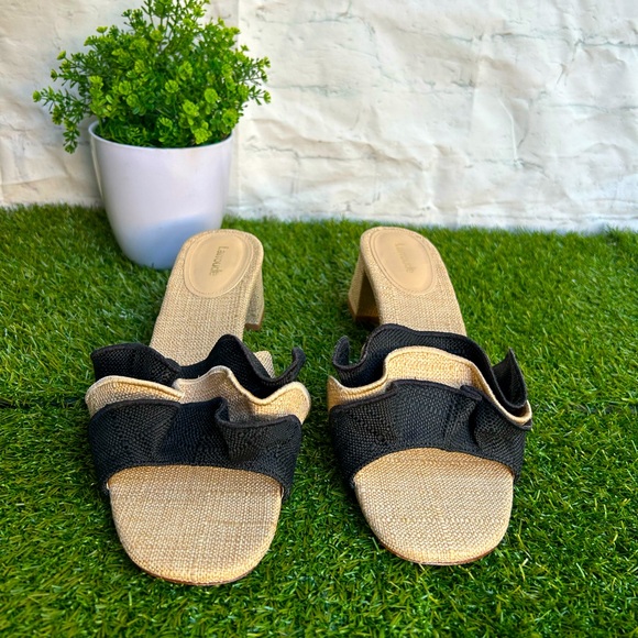 LARROUDÉ
Raffia
Brigitte Ruffle Mule In Beige and Black
$315
Women size 11 - Picture 9 of 17